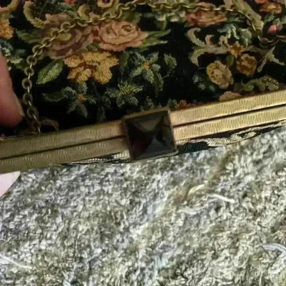 1940s Victorian black, embroidered coin purse with gold chain - Picture 3 of 5